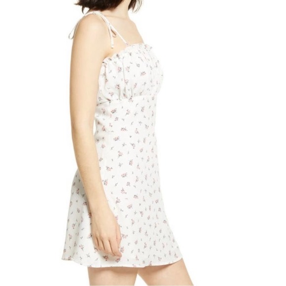 SOLD 💕Lulu’s Be A Wildflower Tie Strap Floral Mini Dress - Picture 3 of 16